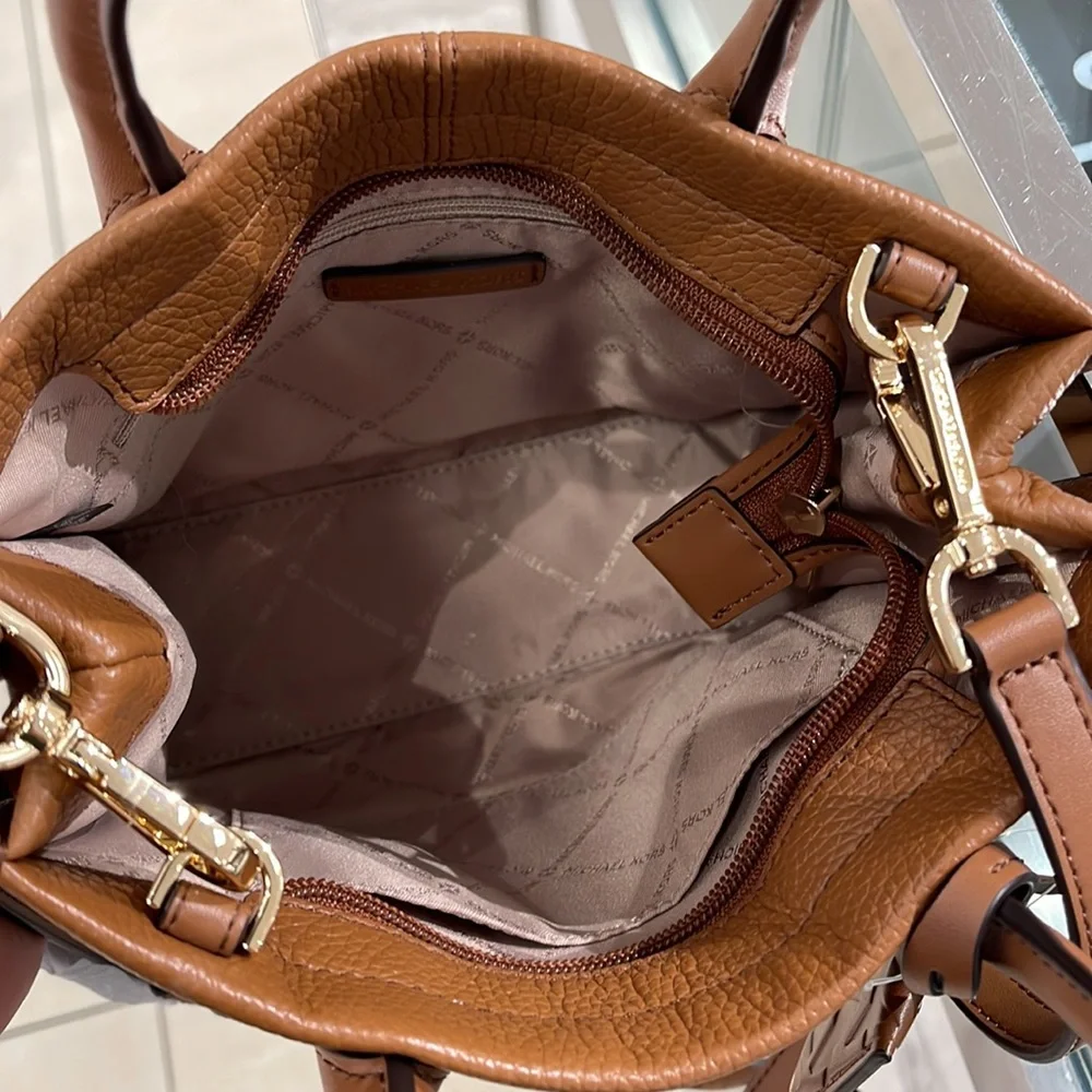 MICHAEL KORS Mirella Sm Shopper TZ XBody Pebbled Leather Crossbody
Luggage
NWT - Picture 9 of 16